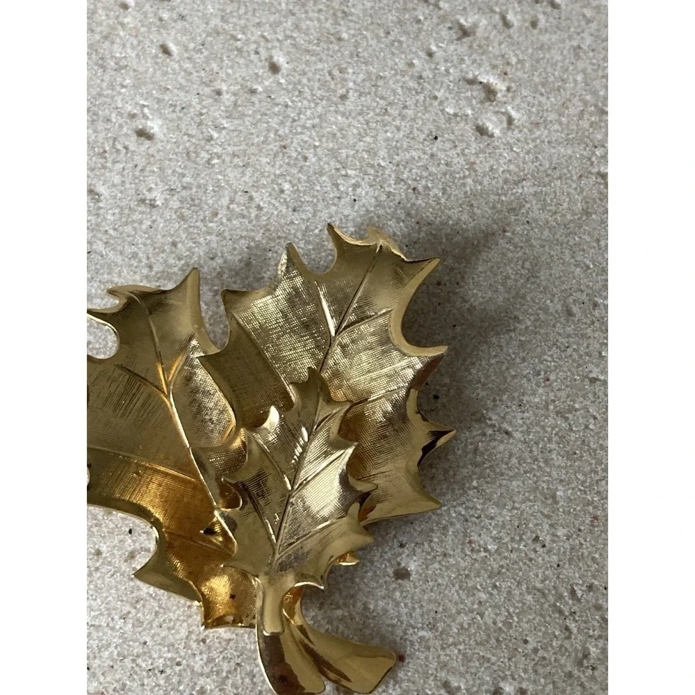 Vintage Gold Tone Maple Leaf Brooch Pin Textured Autumn Fall Leaves‎